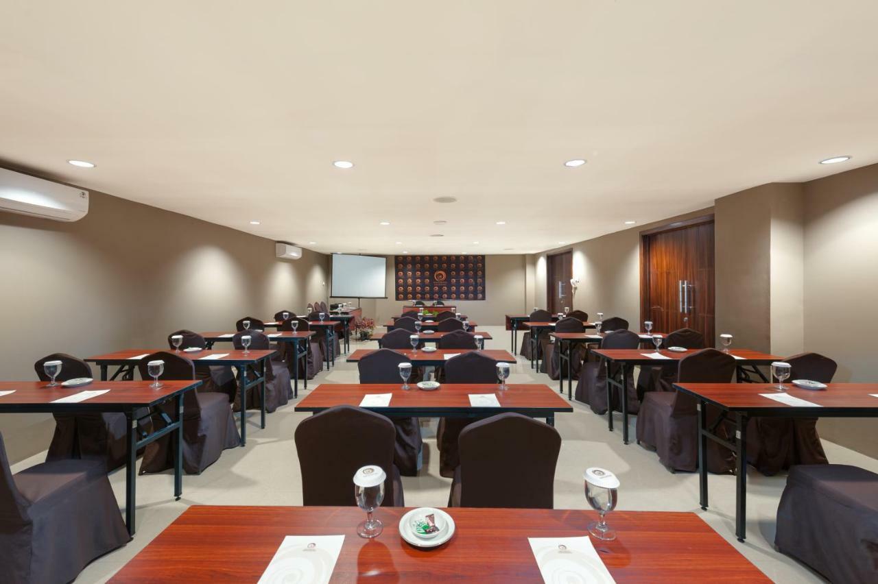 Nava Hotel Тавангмангу Экстерьер фото