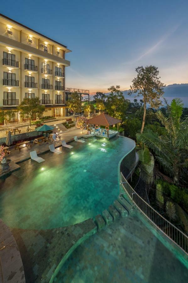 Nava Hotel Тавангмангу Экстерьер фото